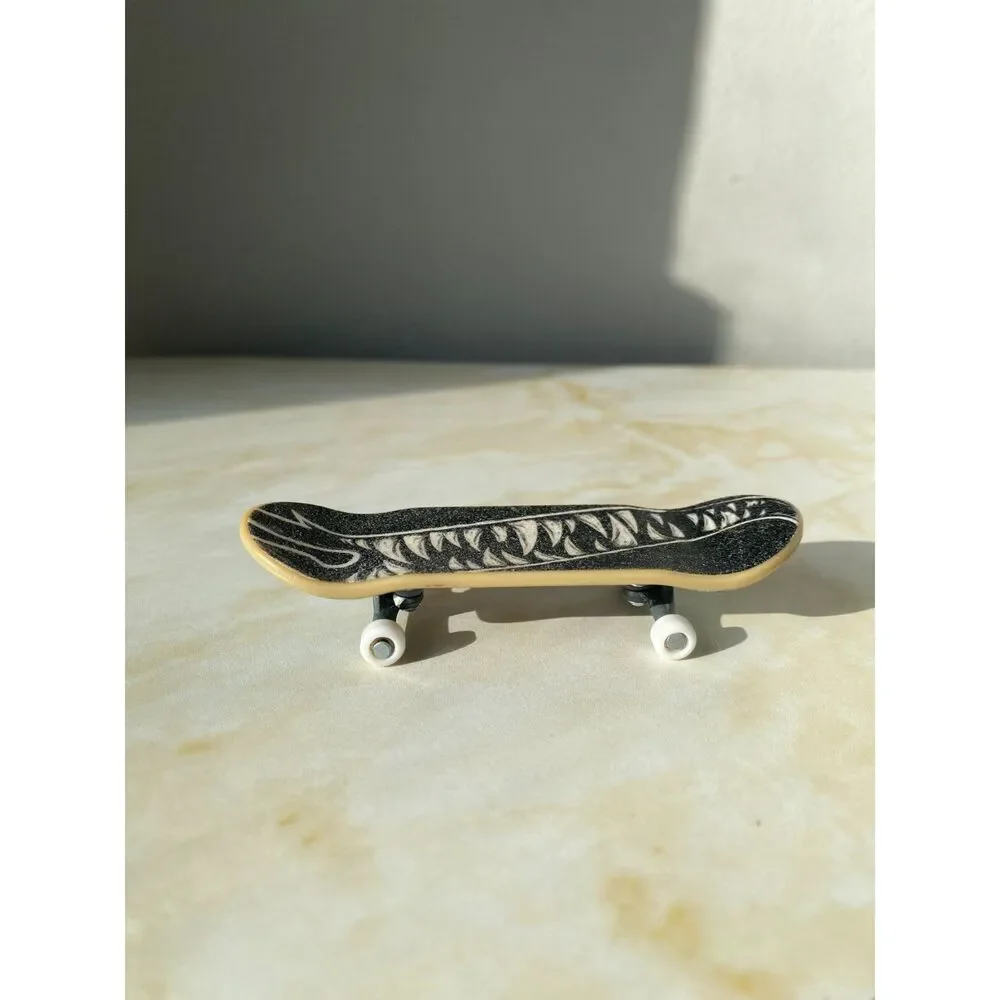 Tony Hawk Hot Wheels black Skateboard